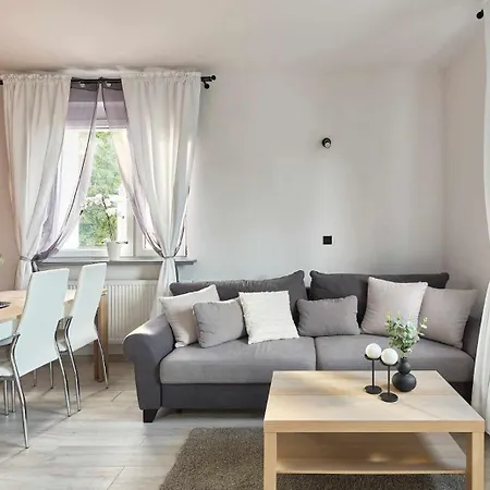 アパート Apartament Zelazna ポズナン
